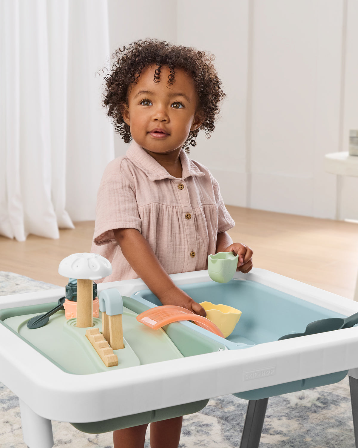 Montessori Discoverosity 3 in 1 Sensory Table